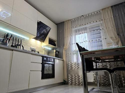 квартира за адресою Озерна вул. (Червоних Майовщиків), 35