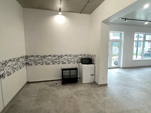 комерційна за адресою Трускавецька вул., 125