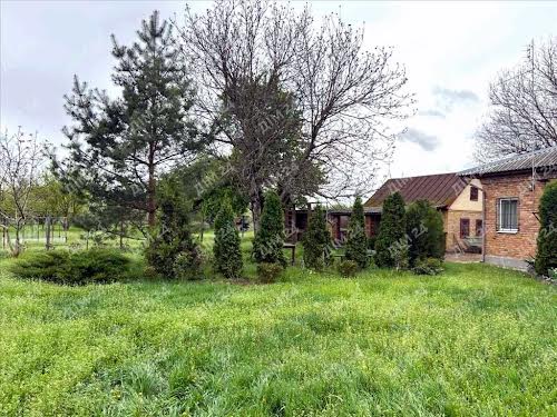 будинок за адресою с. Великі Сорочинці, Центральна, 1