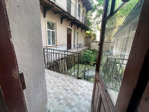 квартира за адресою Михайла Драгоманова вул., 4