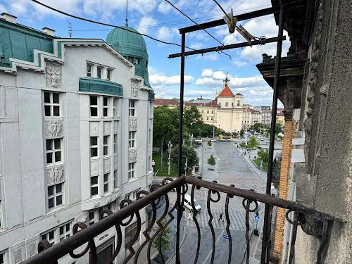 квартира за адресою Академіка Володимира Гнатюка вул. (), 3
