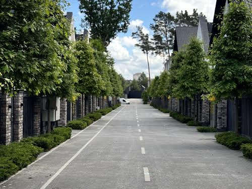 будинок за адресою Євгена Коновальця вул., 49