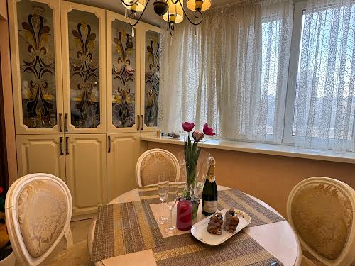квартира по адресу Драгомвнова, 12А