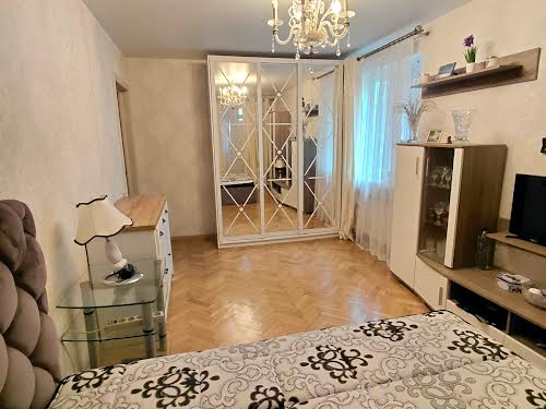 квартира за адресою Космонавтів вул., 18