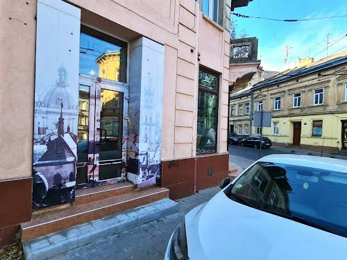 коммерческая по адресу Шептицких ул., 15