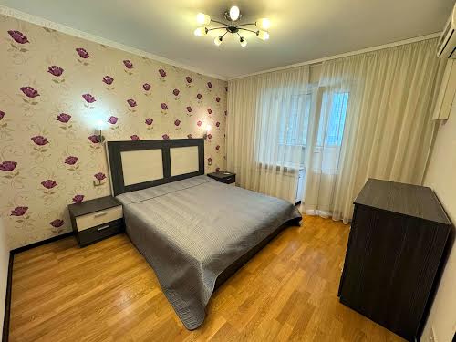 квартира за адресою Автозаводська вул., 81