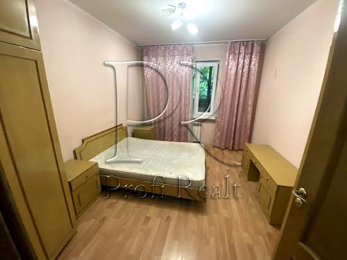 квартира за адресою Анни Ахматової вул., 19