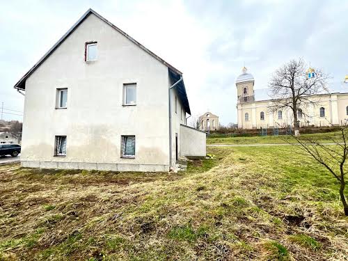 коммерческая по адресу с. Старое Село, 1травня, 5