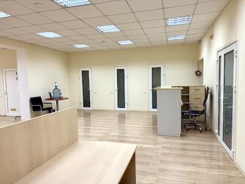комерційна за адресою Євгена Танцюри вул., 49/1