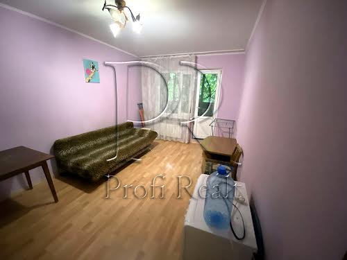 квартира за адресою Анни Ахматової вул., 19