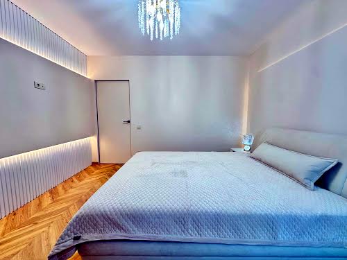 квартира за адресою пелеша, 5