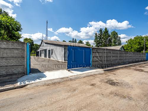коммерческая по адресу шкільна, 1