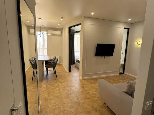 квартира за адресою Домбровського вул., 75