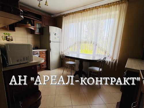 квартира за адресою Комарова вул., 27