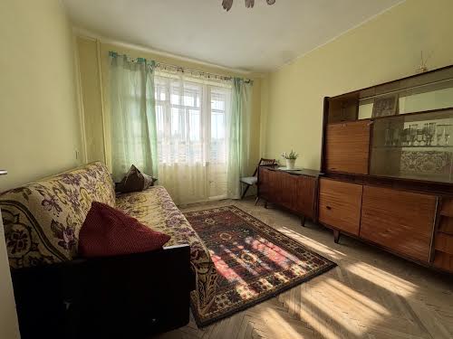 квартира за адресою Тролейбусна вул., 4