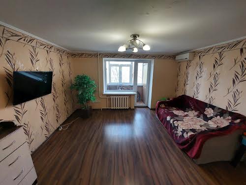квартира за адресою Космонавтів вул., 68а