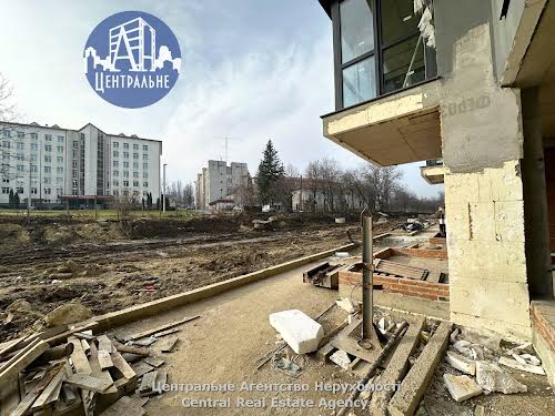 коммерческая по адресу Науки, 14