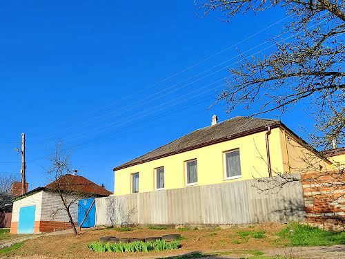 дом по адресу пгт. Рогань, Лесі Українки