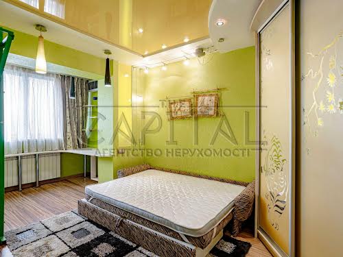 квартира за адресою Лариси Руденко вул., 10