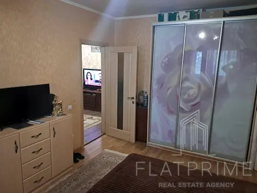 квартира за адресою Київ, Миколи Лаврухіна вул., 7