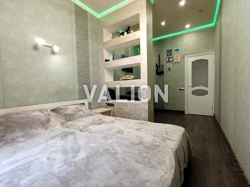 квартира за адресою Дегтярна вул., 8