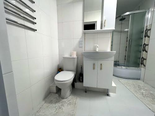 квартира за адресою Авраама Лінкольна вул. (), 6