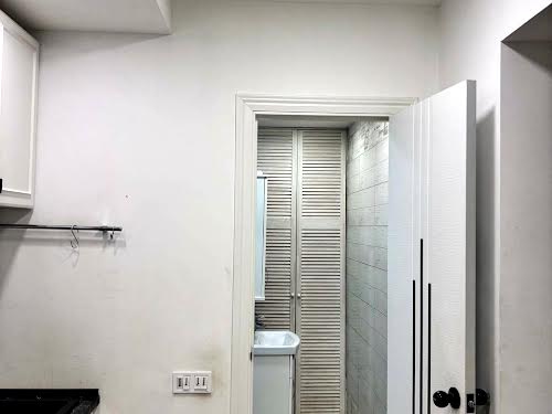 комерційна за адресою Білокур вул. (Курська), 8а