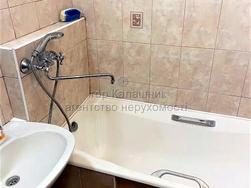 квартира по адресу Ревуцкого ул., 42-Б