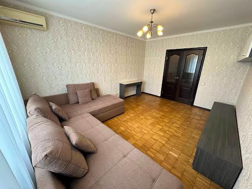 квартира за адресою Автозаводська вул., 81