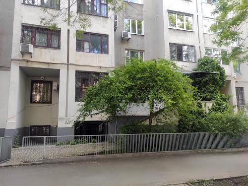 коммерческая по адресу Базарная ул., 1