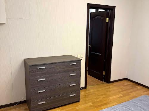 квартира за адресою Автозаводська вул., 81