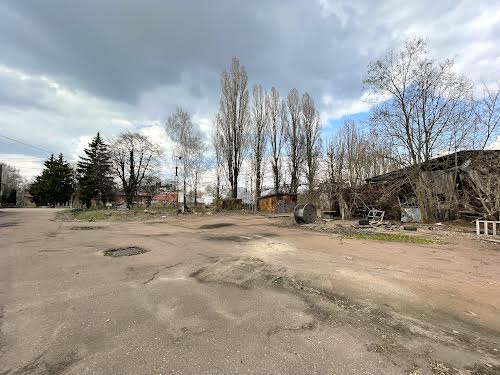 комерційна за адресою Любецька вул., 180