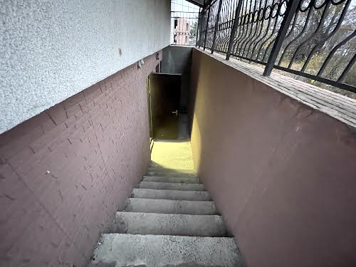 комерційна за адресою Довженка вул., 12