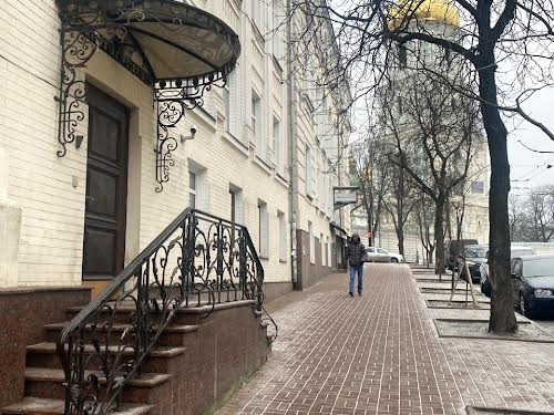 комерційна за адресою Володимирська вул., 23-А