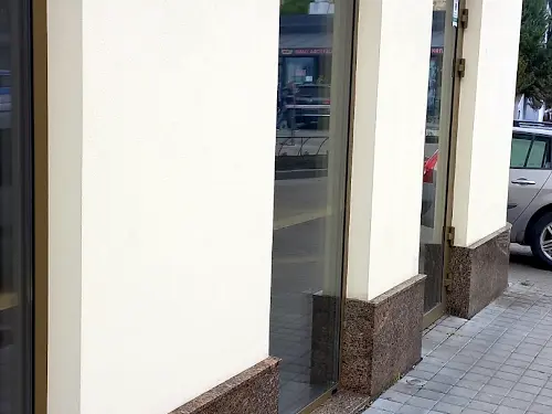комерційна за адресою Різні пл., 1