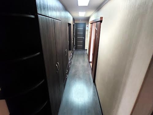 квартира за адресою Космонавтів вул., 68А