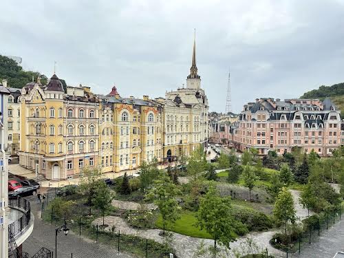 комерційна за адресою Дегтярна вул., 7