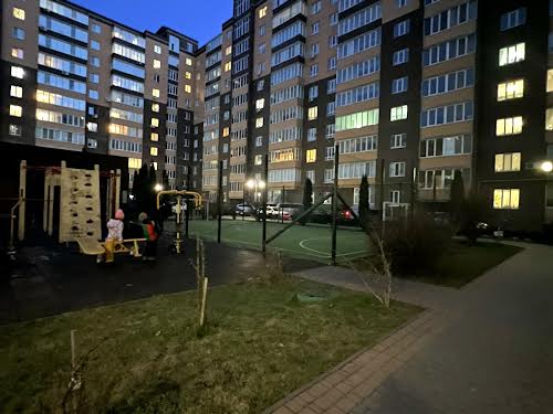 квартира за адресою Зарічанська вул., 10/1