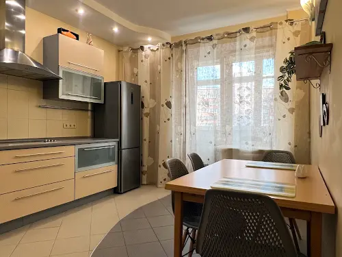 квартира за адресою Анни Ахматової вул., 16-Б