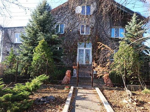 будинок за адресою Першотравнева, 11