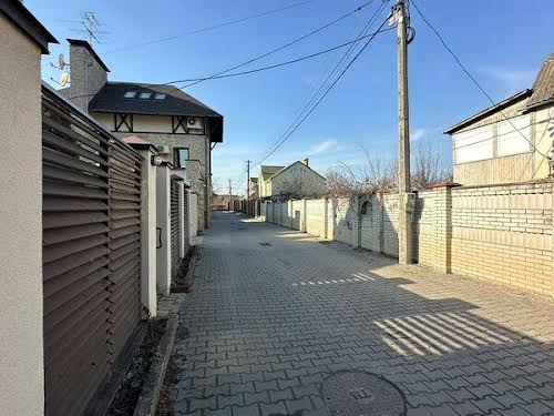 будинок за адресою Садова вул. 61-ая, 105