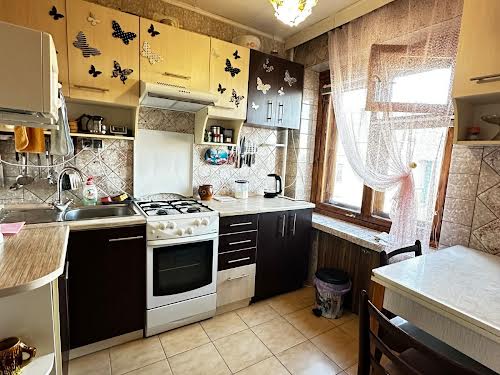 квартира за адресою Космонавтів вул., 8