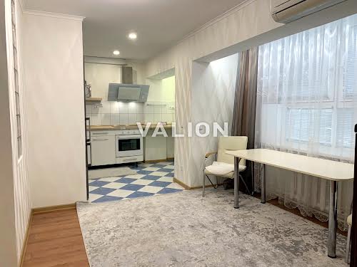 квартира за адресою Анни Ахматової вул., 5
