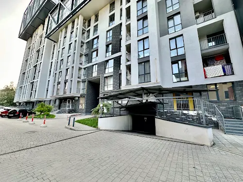 комерційна за адресою Львів, Героїв УПА вул., 73