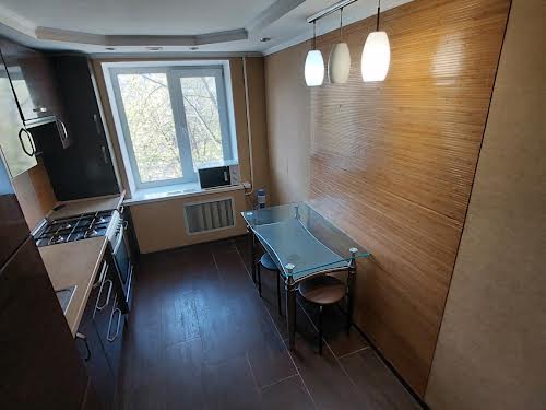 квартира за адресою Космонавтів вул., 68а
