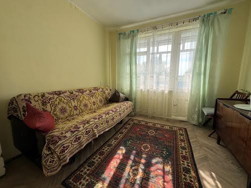 квартира за адресою Тролейбусна вул., 4