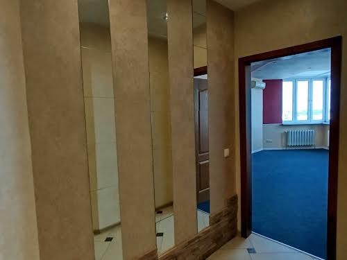 коммерческая по адресу Срібнокільська, 1