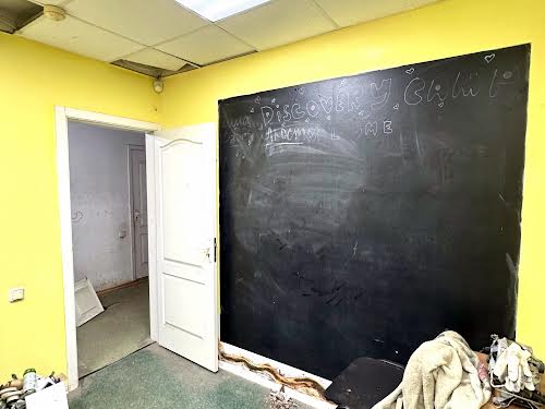 комерційна за адресою Лісового вул., 42