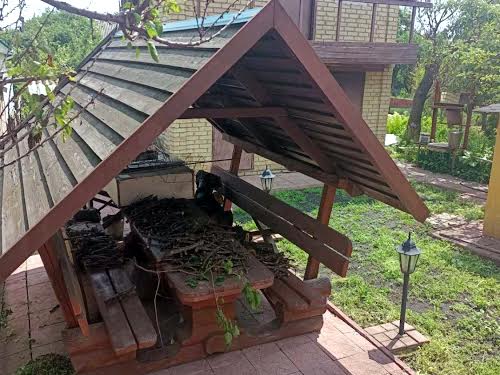 дом по адресу вул. Лісова, 13