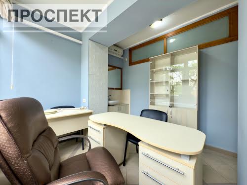 комерційна за адресою Харківська вул., 3/2